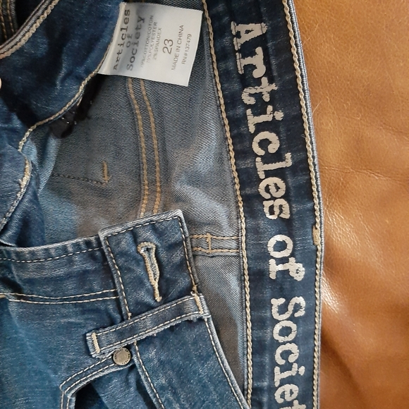 Jeans - Picture 1 of 3